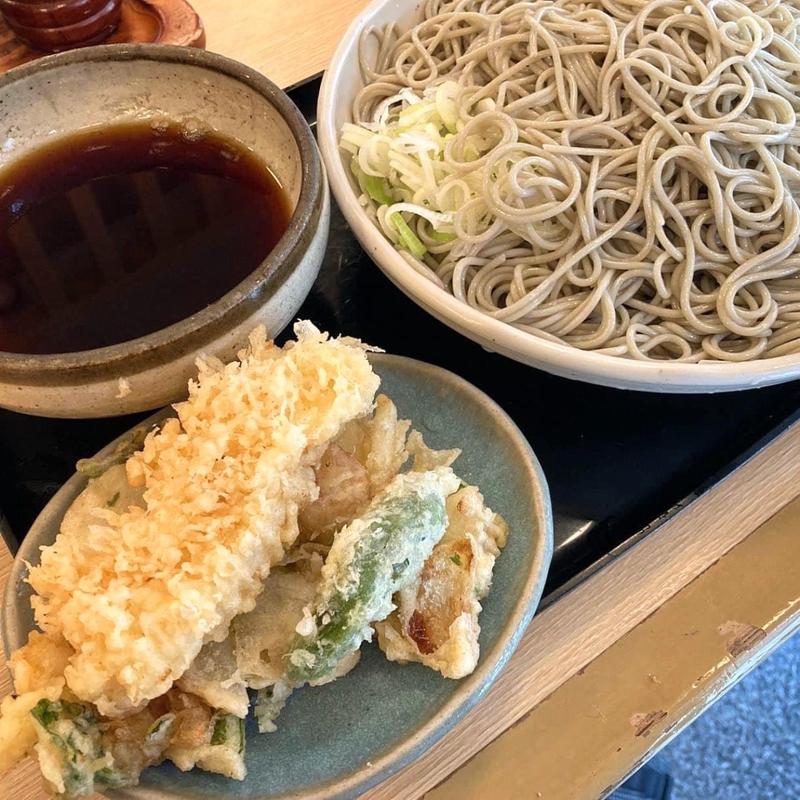 かき揚げそば(冷) 大盛 いか天(越後十日町そば がんぎ 新川一丁目店)