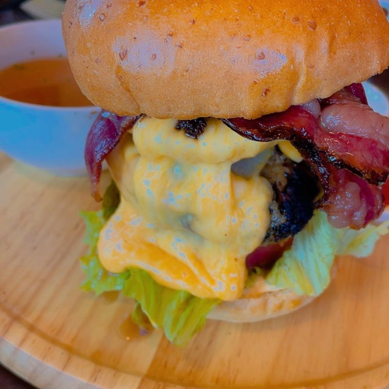 スペシャルハンバーガー(白老牛の店いわさき )