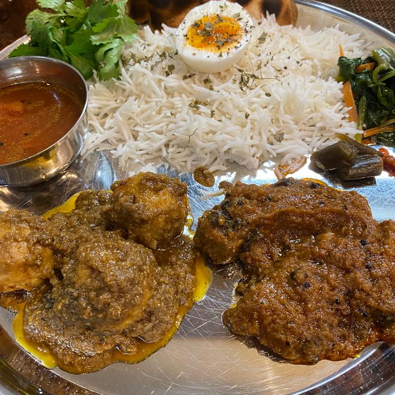 スパイスカレーランチ(2種あいがけ)(焼き鳥もくもく)