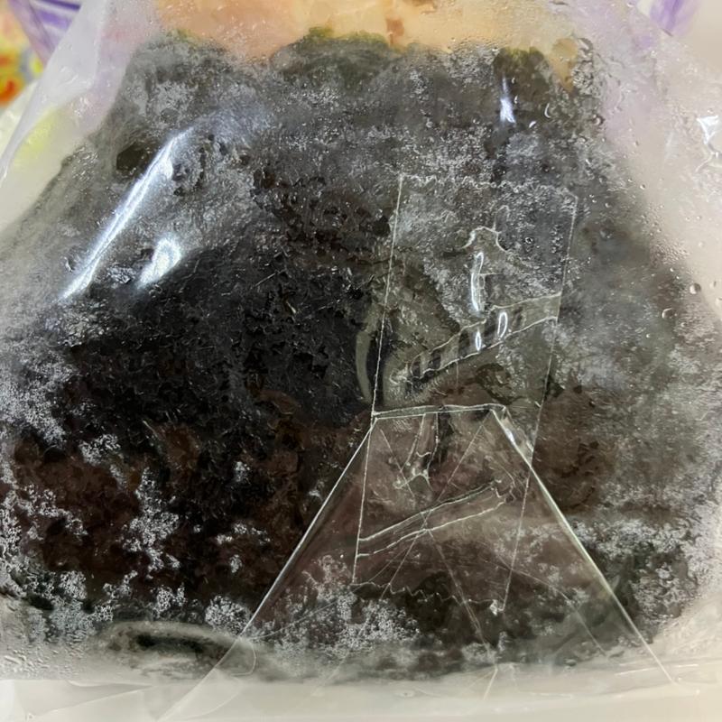 具たっぷりおにぎり鮭（ふか河）(札幌市役所売店)