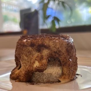 Tiramisu(Mangga at the Blue Mansion)