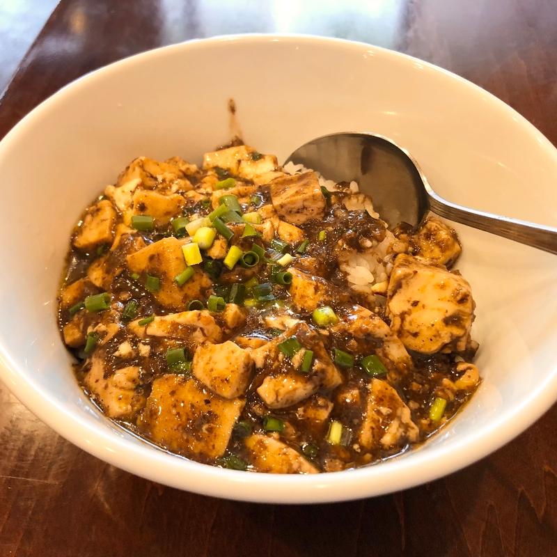緑麻婆豆腐丼(寅騰)