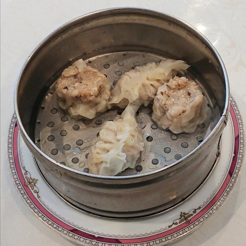 自家製シュウマイとフカヒレ入り蒸し餃子(個室名物炒飯 翡翠楼(ヒスイロウ)本店 横浜中華街)