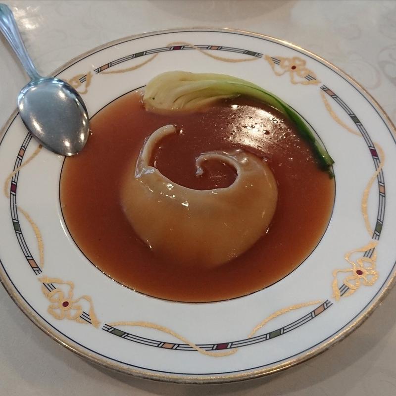 気仙沼産極上フカヒレの姿煮込み(個室名物炒飯 翡翠楼(ヒスイロウ)本店 横浜中華街)