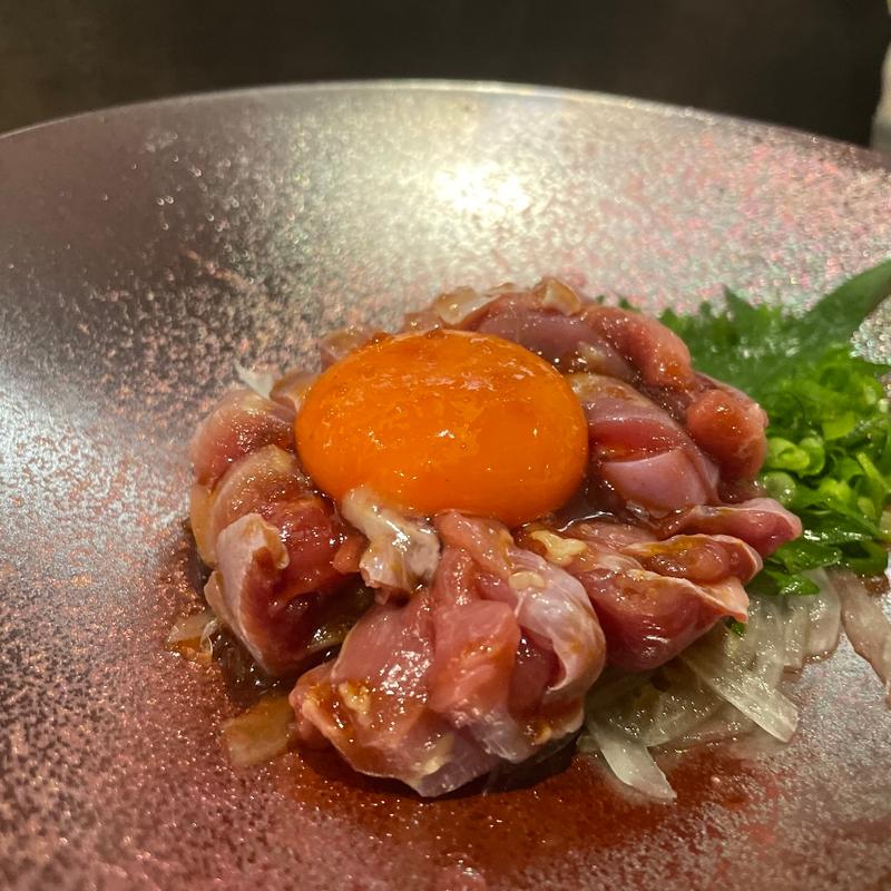 ユッケ(mandala - 滋賀県南草津にある鶏と旬菜の炭火焼居酒屋 マンダラ)