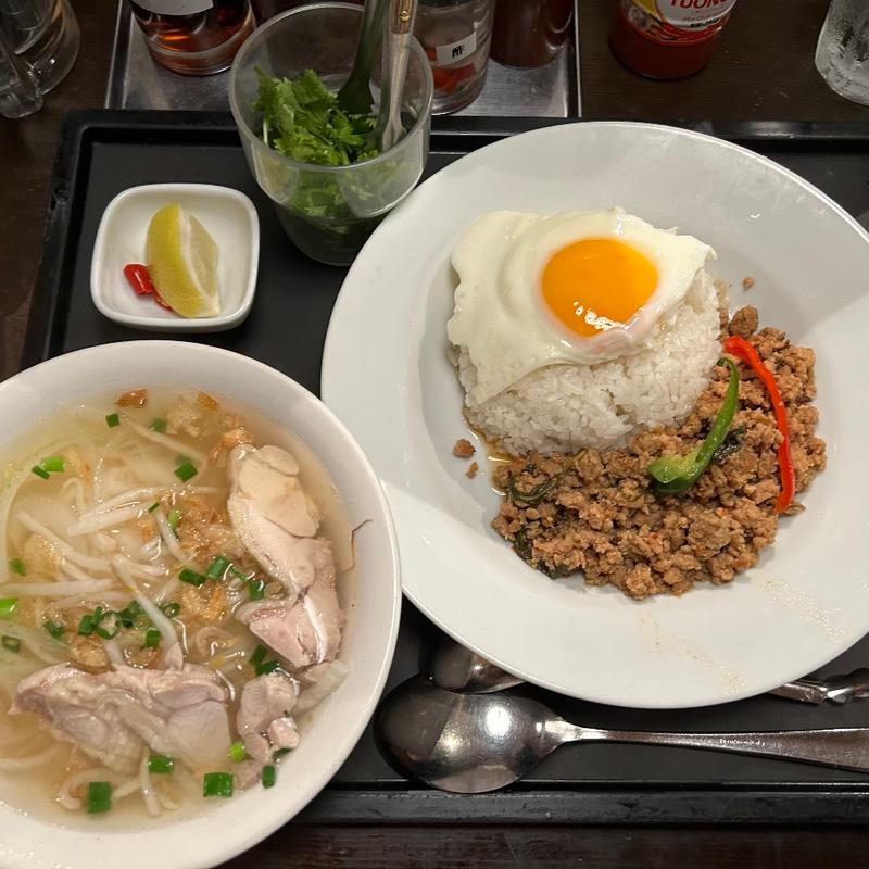 ガパオとハーフフォー(ベトナム フロッグ 汐留店 （VIETNAM FROG）)