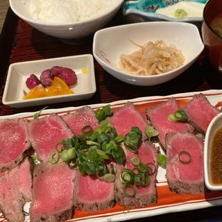 牛たたき定食(旬菜酒房 さ蔵-さくら-)