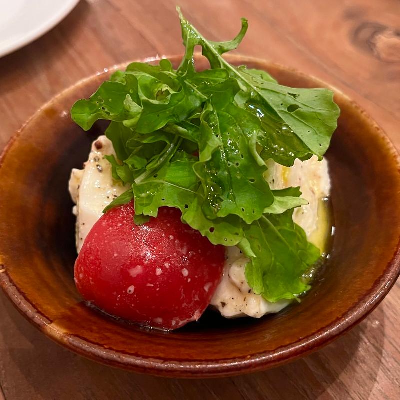 モッツァレラチーズとフルーツトマトのカプレーゼ(ビストロフェーヴ （bistro feve）)