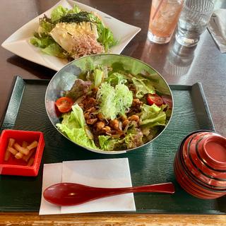 大豆ミートの焼肉風サラダ丼(お食事処天風)