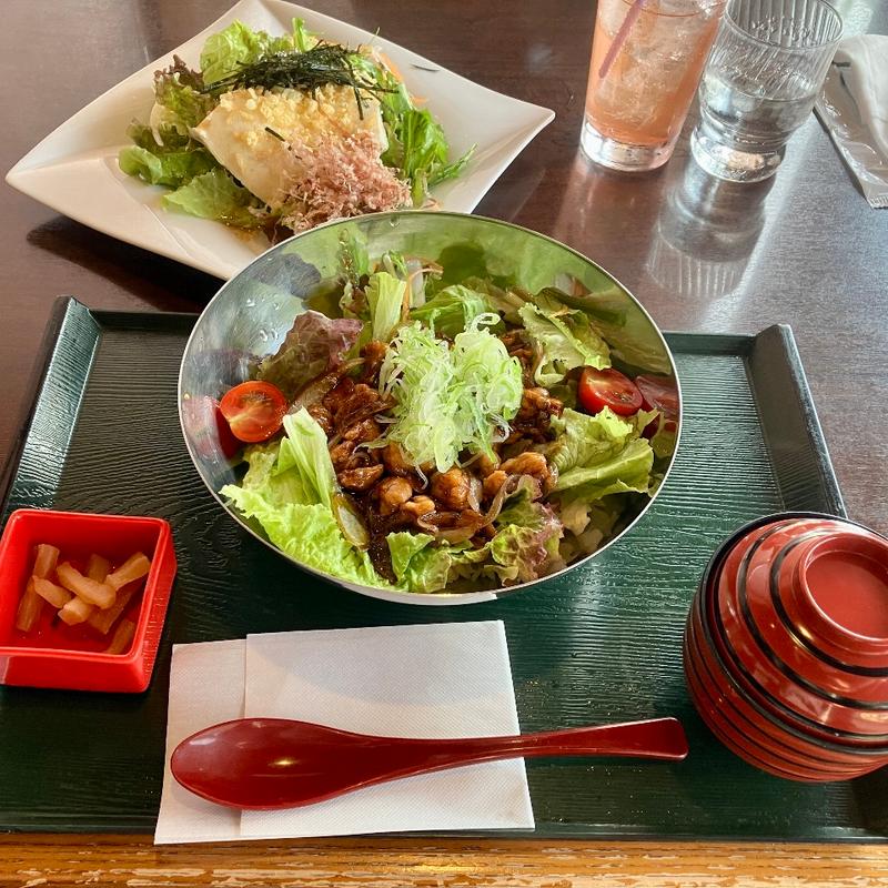 大豆ミートの焼肉風サラダ丼(お食事処天風)