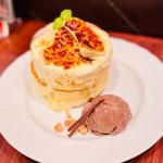 バナナカスタードブリュレのスフレパンケーキ　チョコアイス添え(星乃珈琲店 大泉学園店)