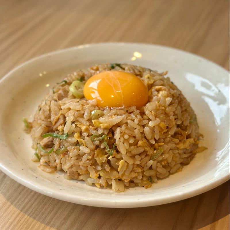 卵黄のせヤキメシ(小)平日ランチ限定(濃厚中華そば 餃子 丸福 豊橋向山本店)