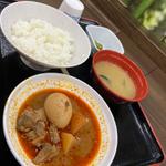 ピリ辛牛タン煮込み定食(レストラン 笑和)