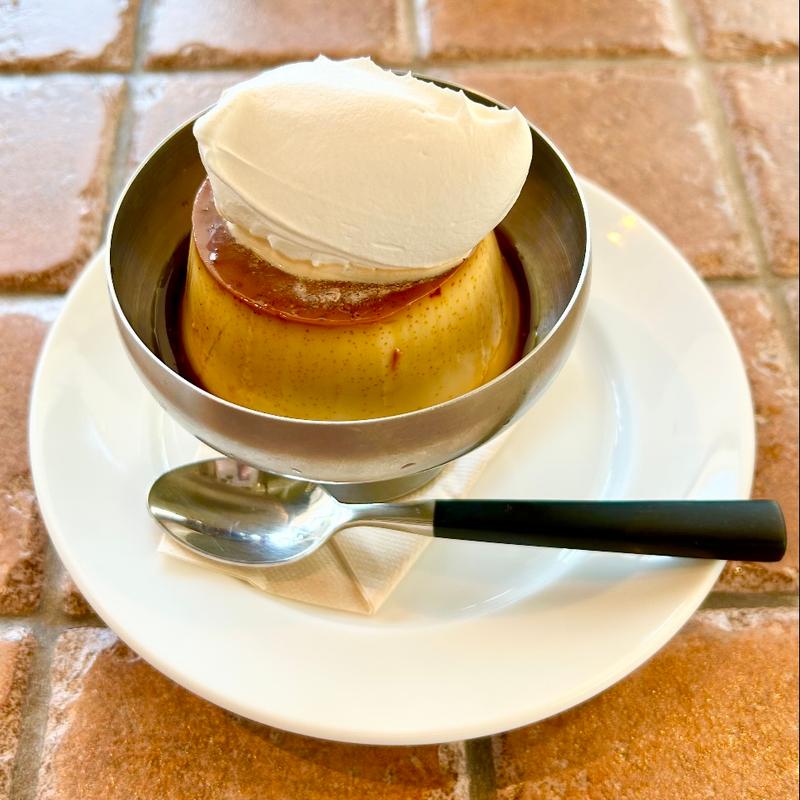 自家製のプディング(100本のスプーン FUTAKOTAMAGAWA)