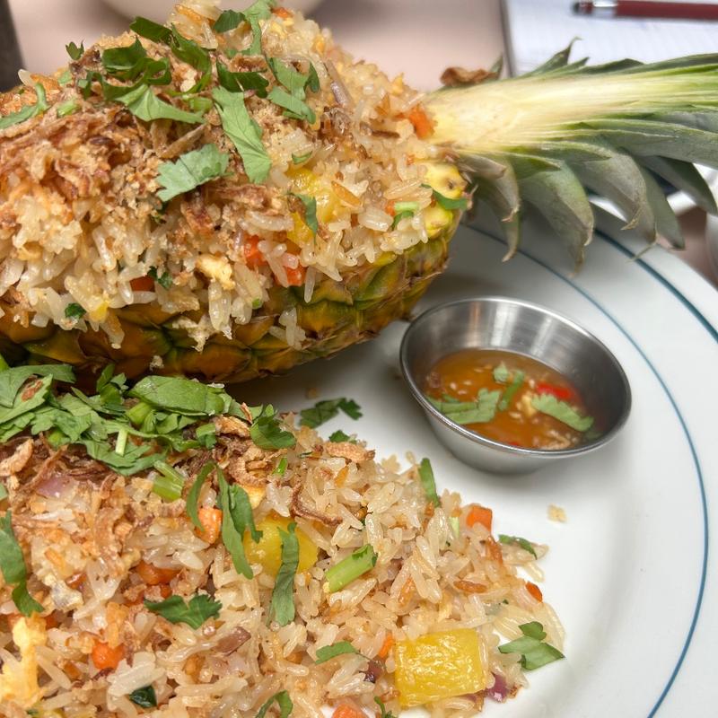 タイ パイナップル炒飯(Chet's)