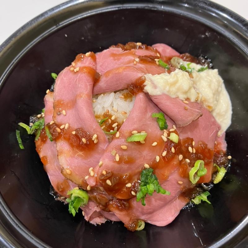 ローストビーフ丼(ヨシミ)