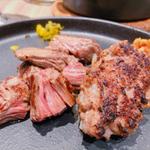 肉屋のハンバーグとロースステーキと〆ご飯セット(肉屋のハンバーグと炊きたての米)