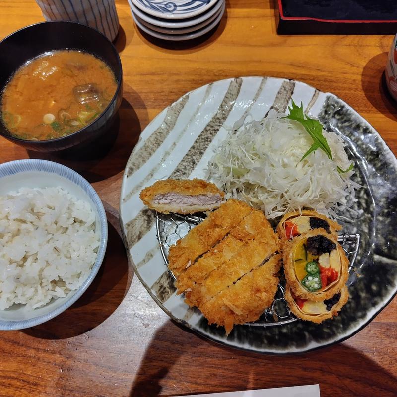 野菜の湯葉巻きかつとヒレかつ(名代とんかつ かつくら ミント神戸店)