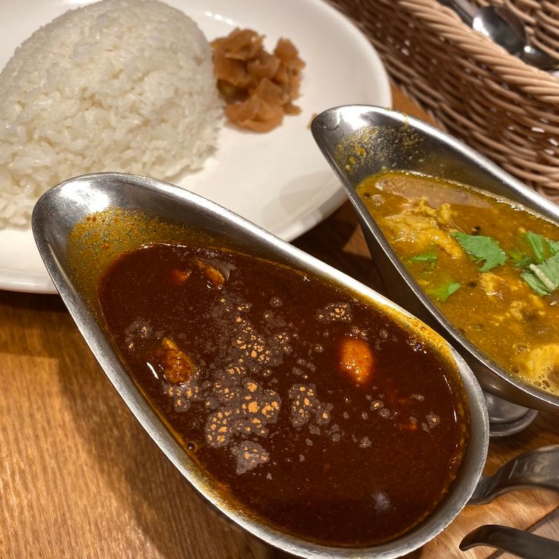 2種盛り（エチオピアの豆カレーと湯島デリーのカシミール）(東京カレー屋名店会 有楽町イトシア店)