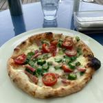 トマト オクラ チーズのピザ(アクアマーレ)