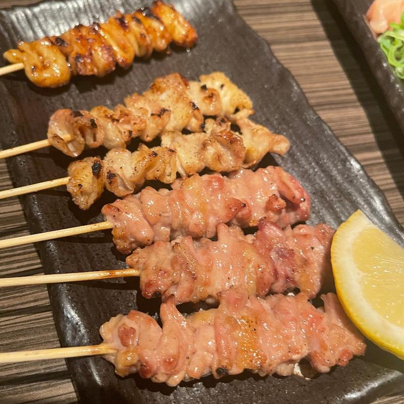 皮とせせり(やきとりやさんあっ鶏)