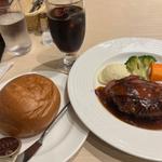 リッチセット　トリュフソースハンバーグ、パン、アイスコーヒー