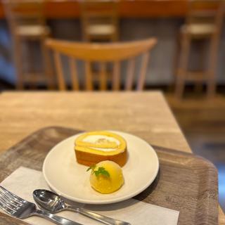 マンゴーロールケーキ&マンゴーシャーベット(Cafe GRACE)