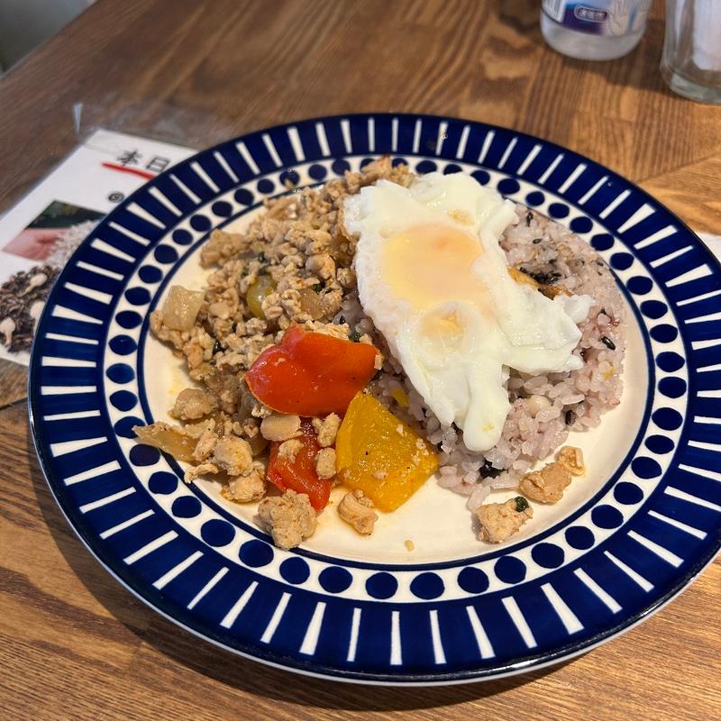 ガパオ(海南鶏飯本舗)