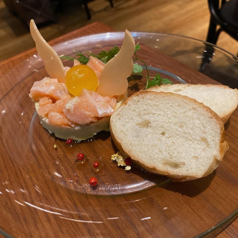 サーモンタルタルwithゴールデン・スニッチ(Harry Potter cafe)