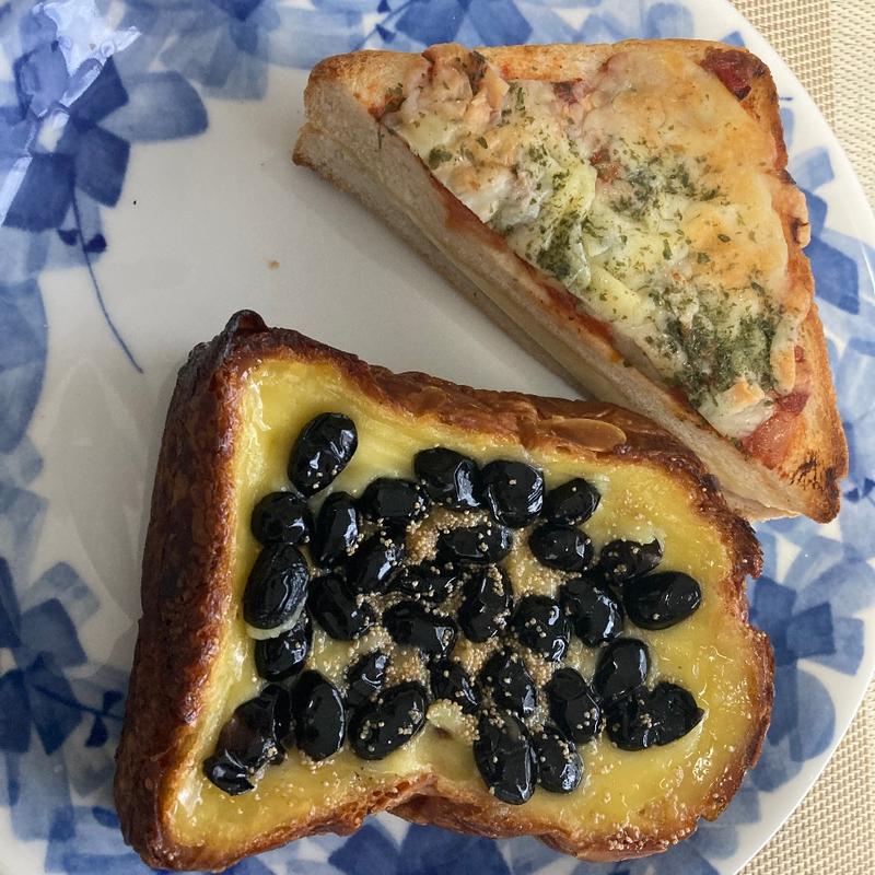 黒豆パン(カフェ・ド・ボウ)