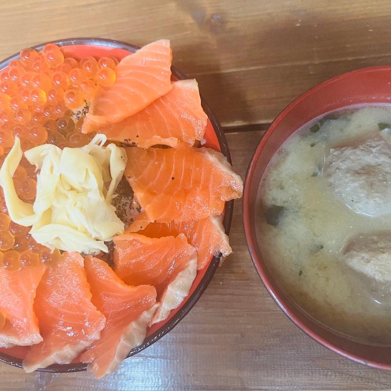 サーモンイクラ丼(朝市新鮮広場)