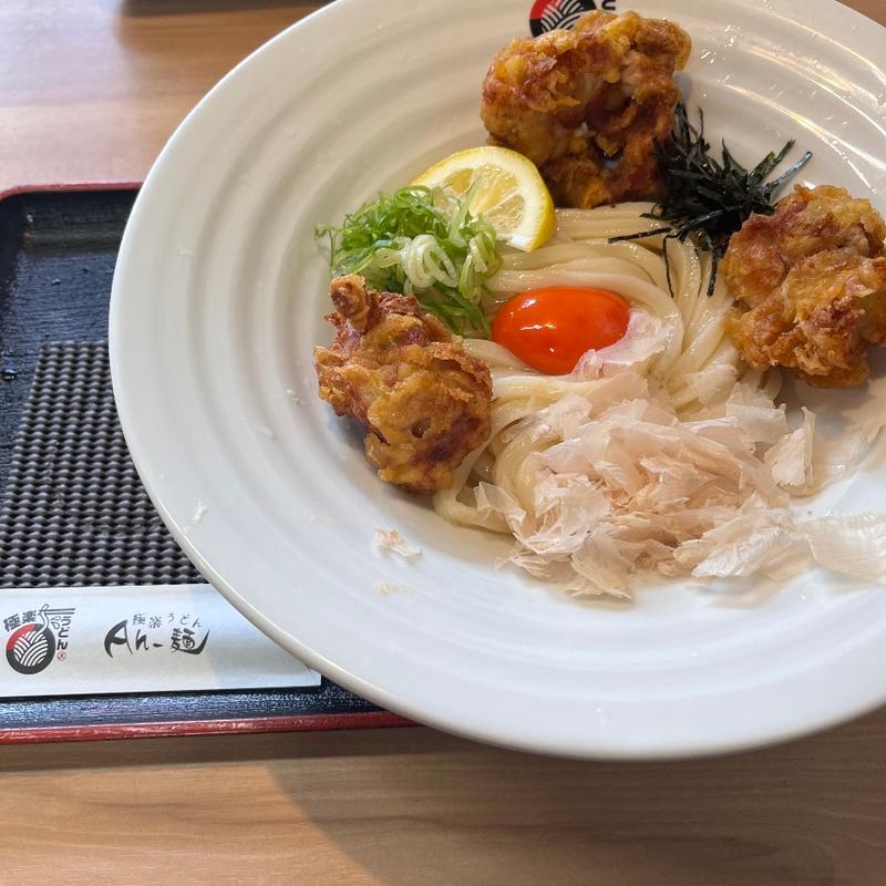 ぶっかけうどん(鶏天トッピング)(極楽うどん Ah−麺)