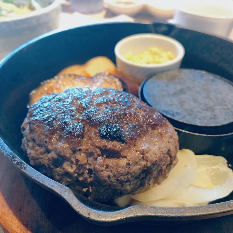 黒毛和牛100%レアハンバーグステーキ(黒毛和牛100％ハンバーグ専門店やぎや)