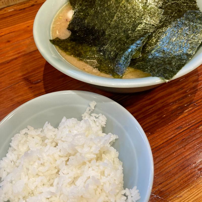 ラーメン中と味付半熟玉子海苔増しライス(らーめん萬家)