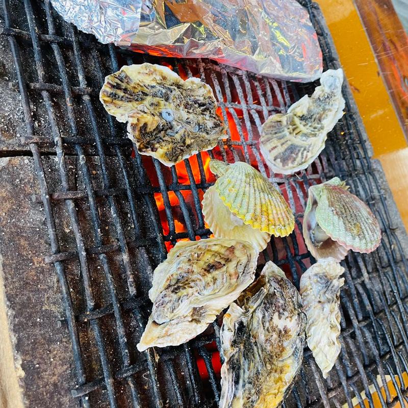 牡蠣5個(他　扇貝、アルミホイルはカニ(竹崎かに料理専門店 和風、味処。 かに亭 （タケザキカニリョウリセンモンテンワフウアジドコロカニテイ）)