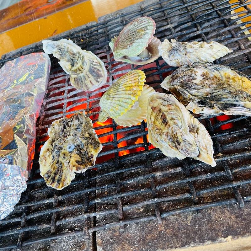 牡蠣5個(他　扇貝、アルミホイルはカニ(竹崎かに料理専門店 和風、味処。 かに亭 （タケザキカニリョウリセンモンテンワフウアジドコロカニテイ）)