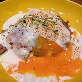 炙りチーズのローストビーフプレート(BOOK AND CAFE sofa HIROSHIMA)
