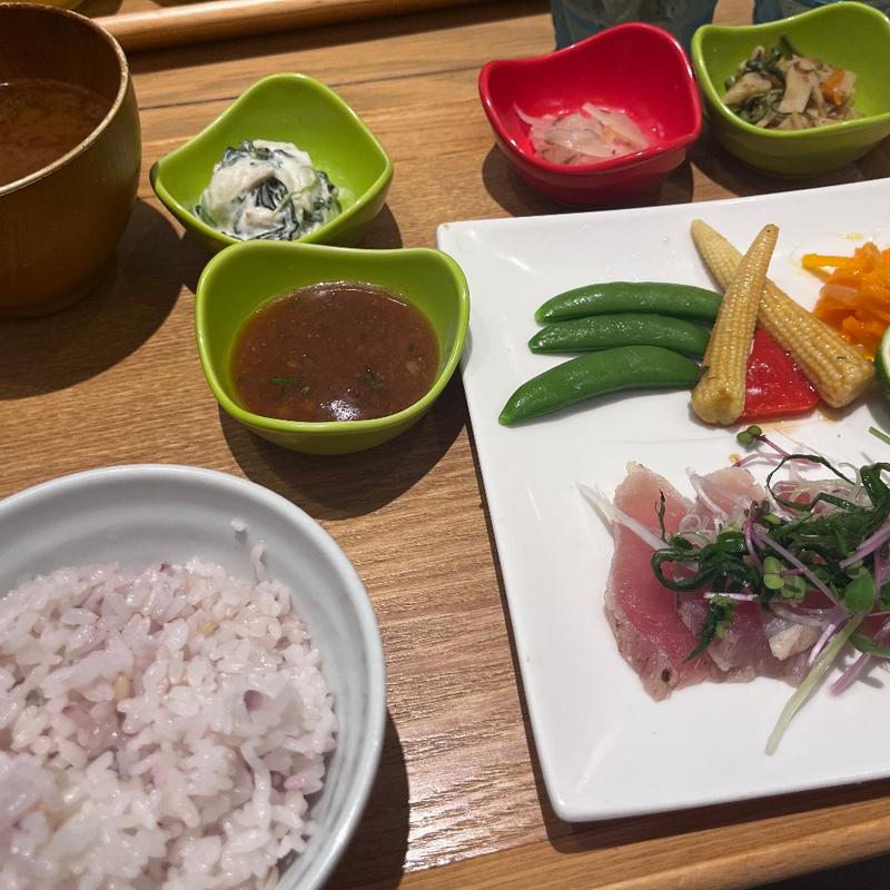 薬味たっぷり びんちょう鮪のレアステーキ(chawan 神戸三田プレミアム・アウトレット店)