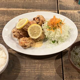 鶏モモ肉の唐揚げ(サラサ３ )