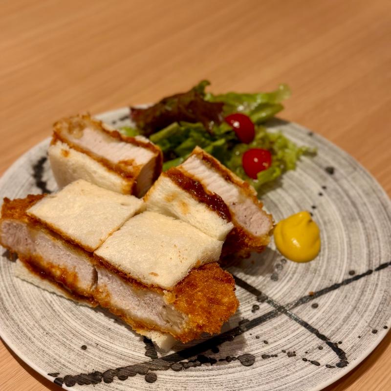 はみでる！ロースカツサンド(果実屋珈琲 調布深大寺店)