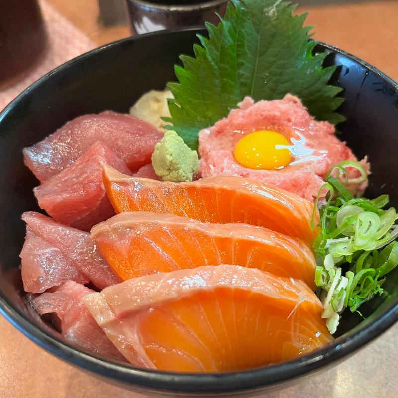 いろどり丼(又こい家 総本店)