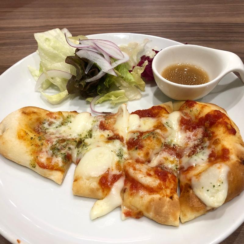 ふわふわナンのマルゲリータ(高倉町珈琲 柏の葉店)