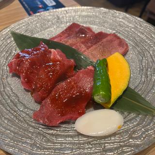 牛ロース、タン定食(焼肉トラジ 新宿東宝ビル店)