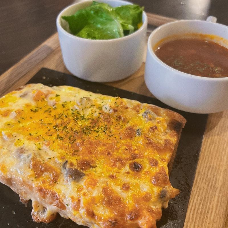 濃厚とろ〜りグラタンピザトースト(いこい珈琲)