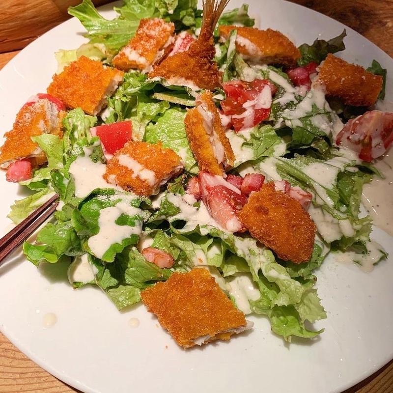 二種のレタスとアジフライのシーザーサラダ(肴とり 渋谷店)
