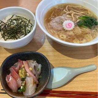 海鮮丼セット(花板食堂ISHIKAWA ブランチ横浜南部市場)
