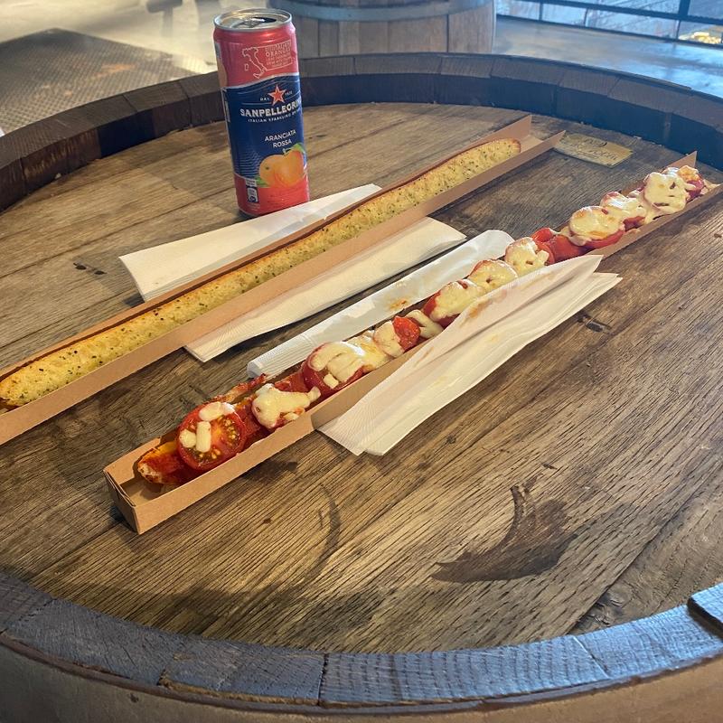 なが〜いピザとなが〜いガーリックトースト(クラブハリエ)