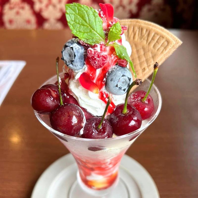 アメリカンチェリーのパフェ(パフェ屋そらり)