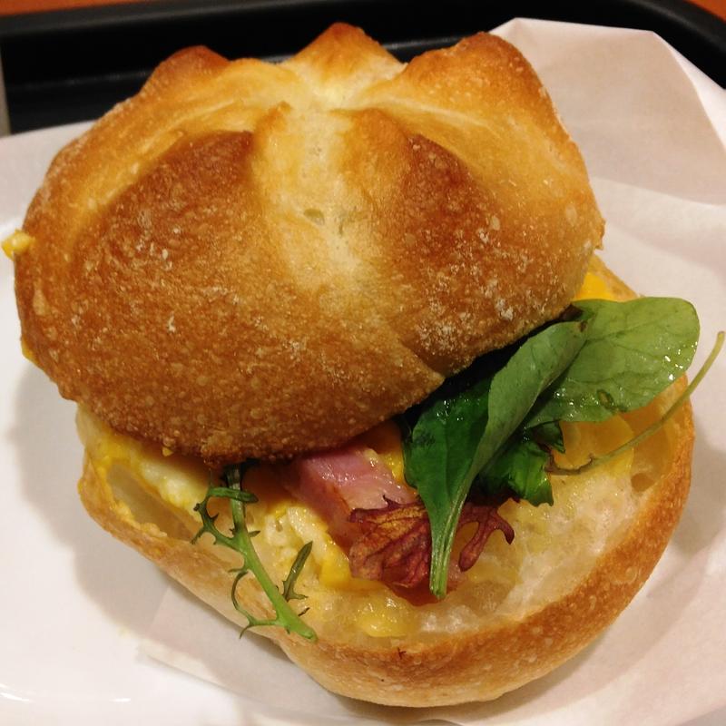 モーニングB カイザーサンド スクランブルエッグ・ベーコン(カフェ　ベローチェ 仙台一番町一丁目店 )