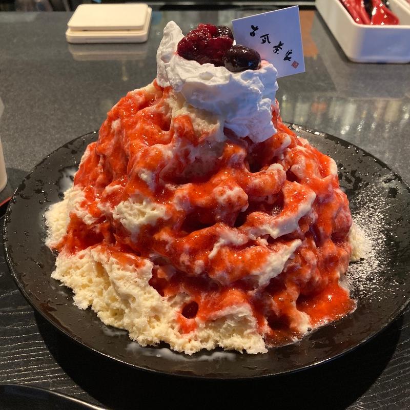 濃厚いちごミルク(甘味処 古今茶家)